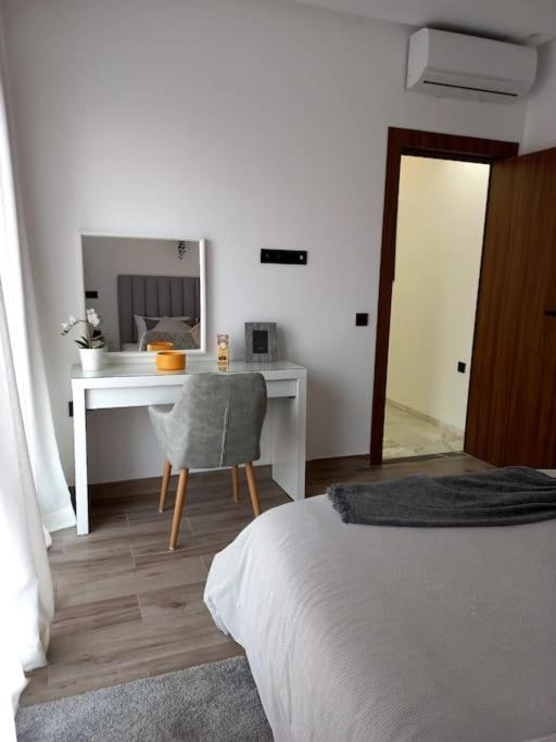 Appartement Cosy Au Coeur De Marrakech Avec Piscine Marrakesh Bagian luar foto